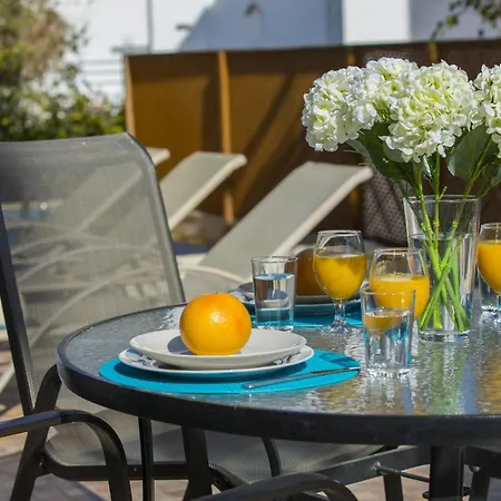 Willa Fig Tree Bay Buena *